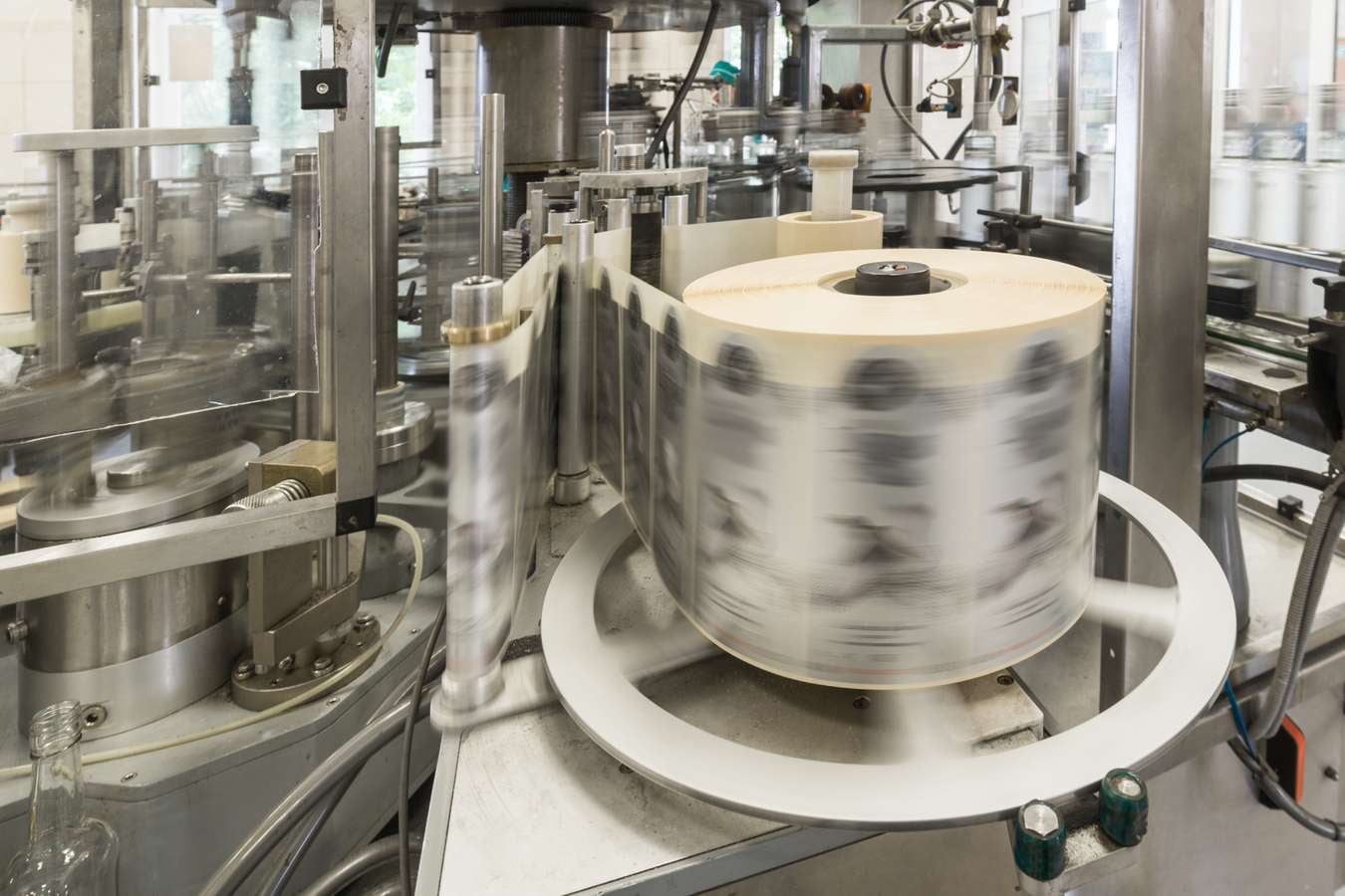 Automatic labeling machine during operation.